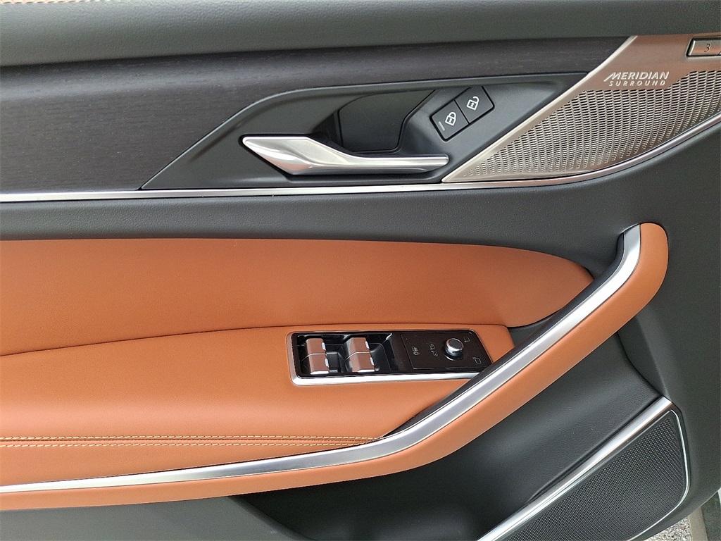 2025 Jaguar F-PACE P400 R-Dynamic S photo 12