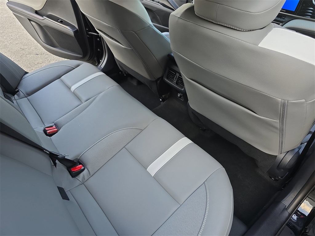 2025 Toyota Camry SE photo 9