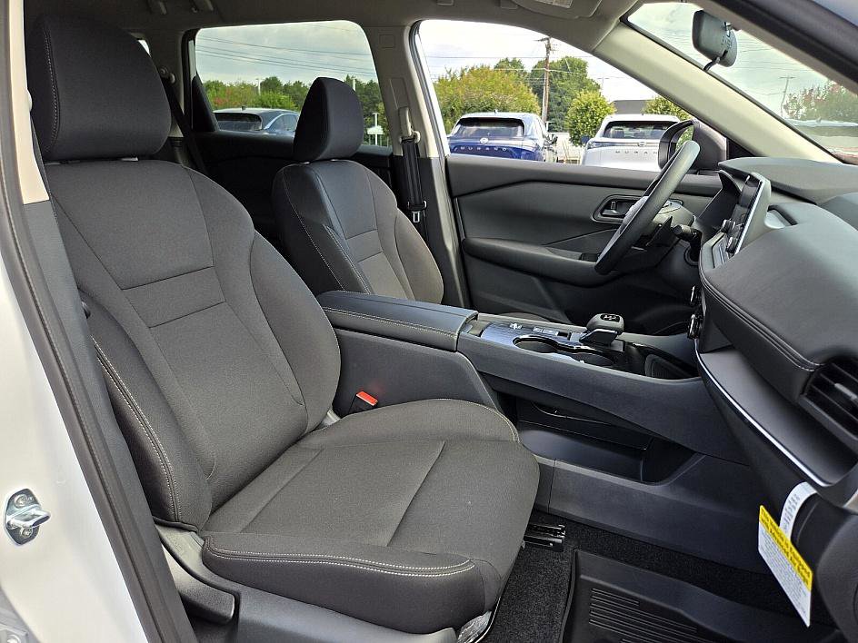 2025 Nissan Rogue S photo 13