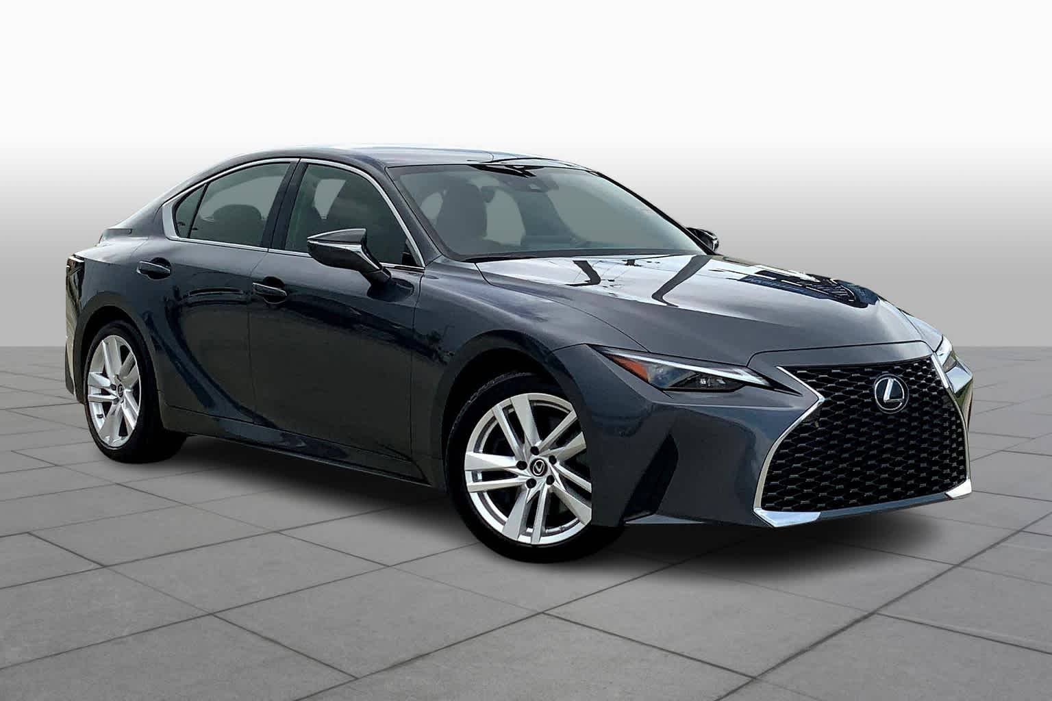 2021 Lexus IS 300 photo 2