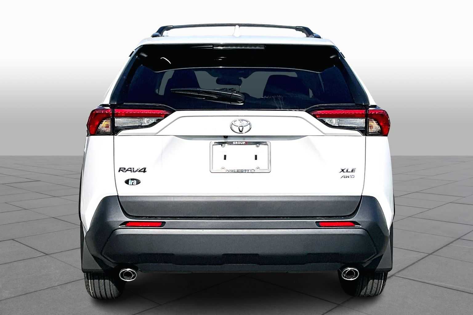 2025 Toyota RAV4 XLE photo 4