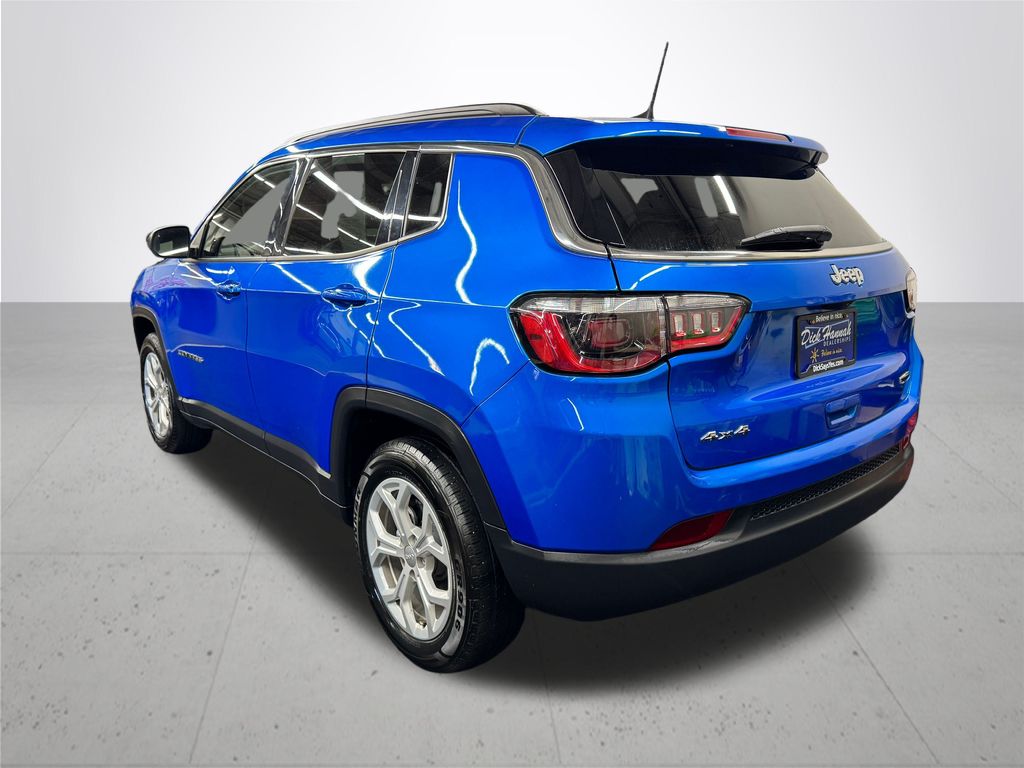 2024 Jeep Compass Latitude photo 4