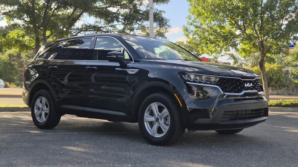 2023 Kia Sorento LX photo 9