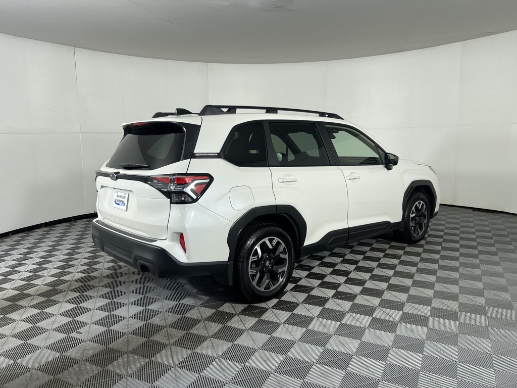 2025 Subaru Forester Premium Base photo 3