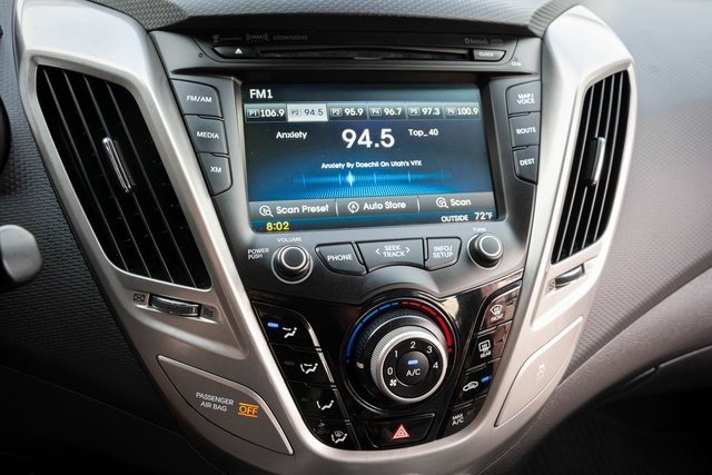 2013 Hyundai Veloster Base photo 19