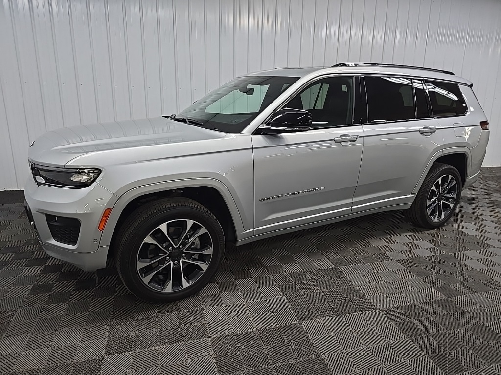 2023 Jeep Grand Cherokee Overland photo 6