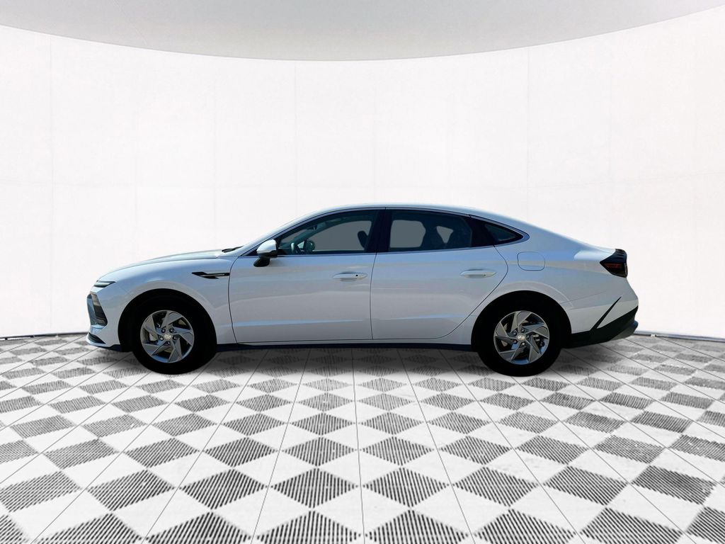 2025 Hyundai Sonata SE photo 2
