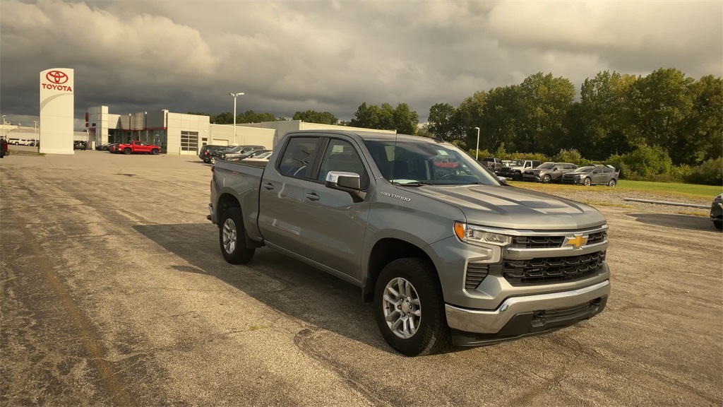 2023 Chevrolet Silverado 1500 LT photo 2