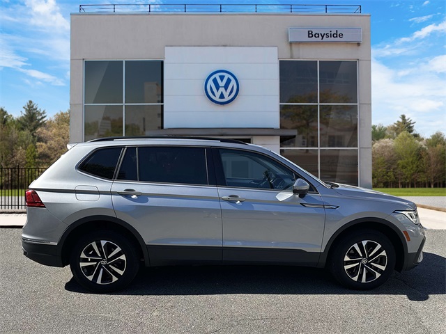 2022 Volkswagen Tiguan S photo 2