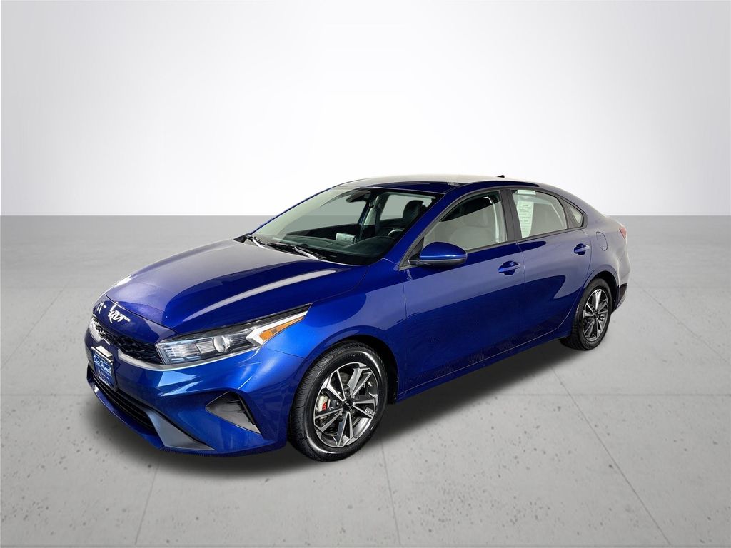 2023 Kia Forte LXS photo 2