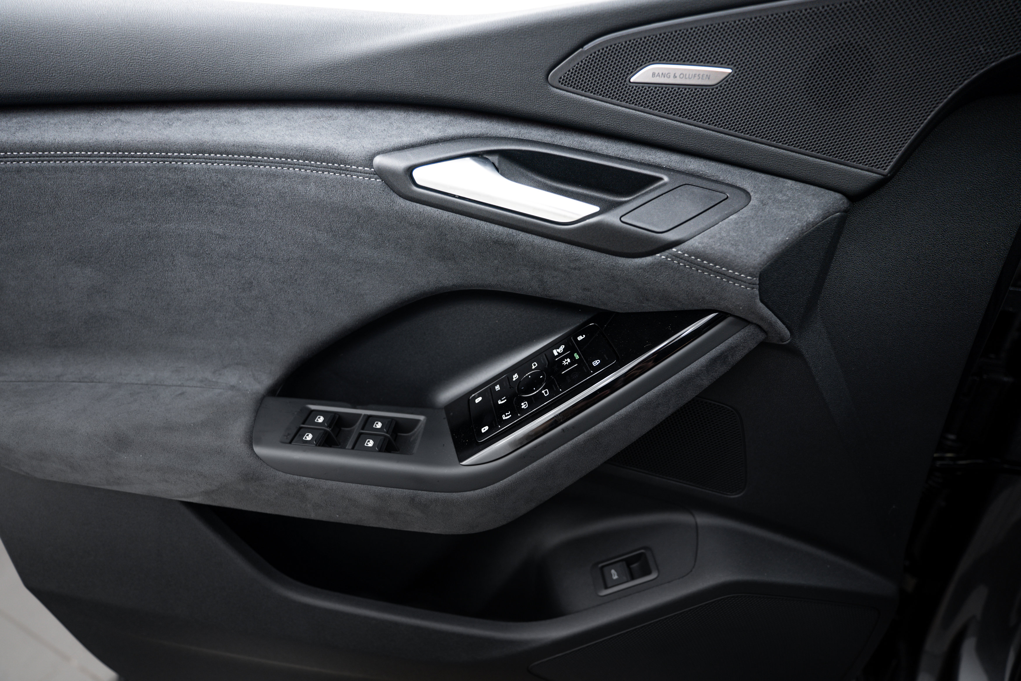 2025 Audi SQ6 photo 10