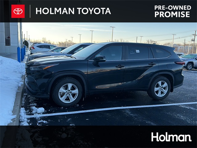 2024 Toyota Highlander LE's photo