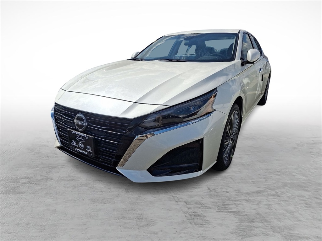 2025 Nissan Altima SL photo 3