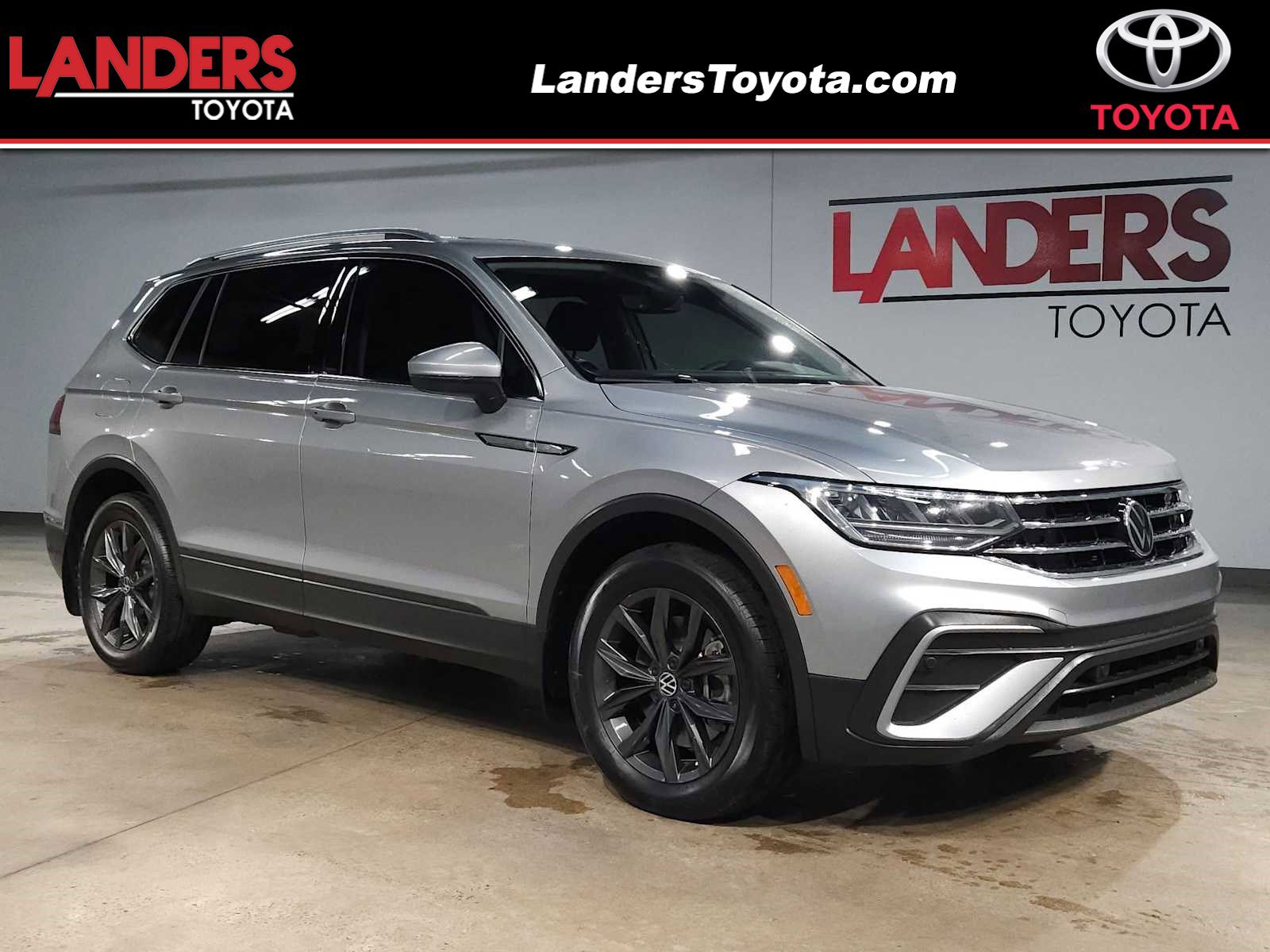 2022 Volkswagen Tiguan SE's photo