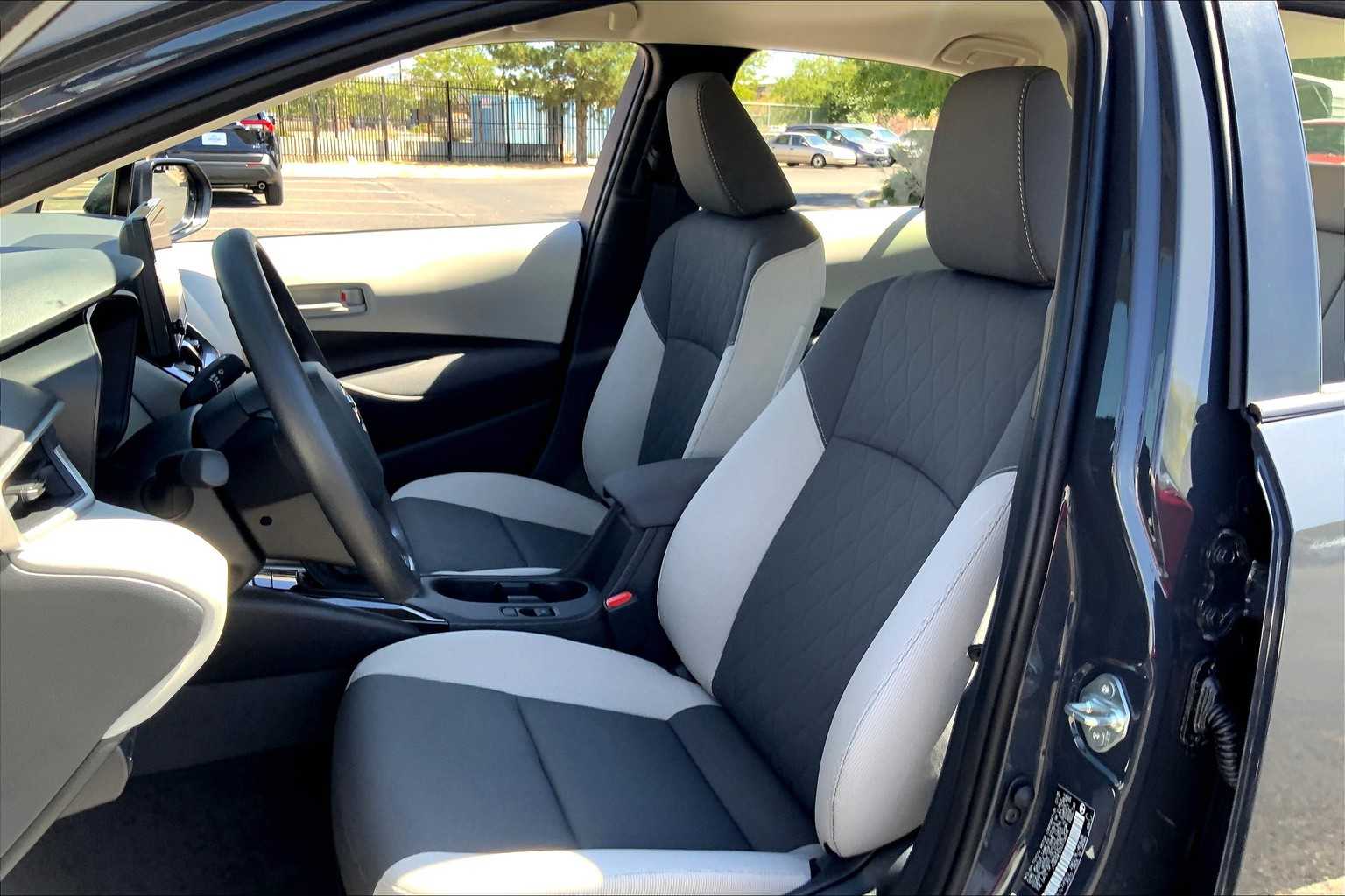 2025 Toyota Corolla Hybrid LE photo 8
