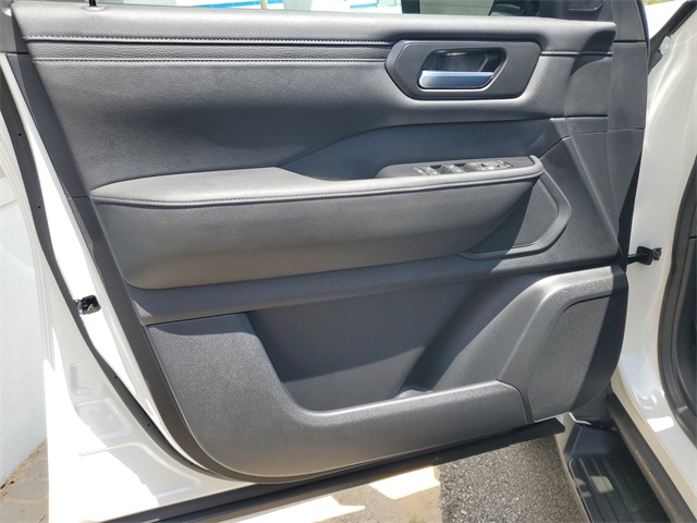 2025 Nissan Armada SV photo 14