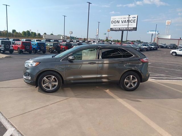 2020 Ford Edge SEL photo 2
