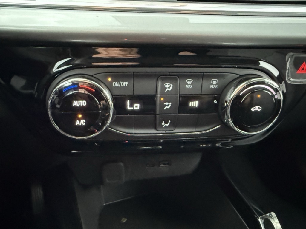 2025 Chevrolet Trax LT photo 5