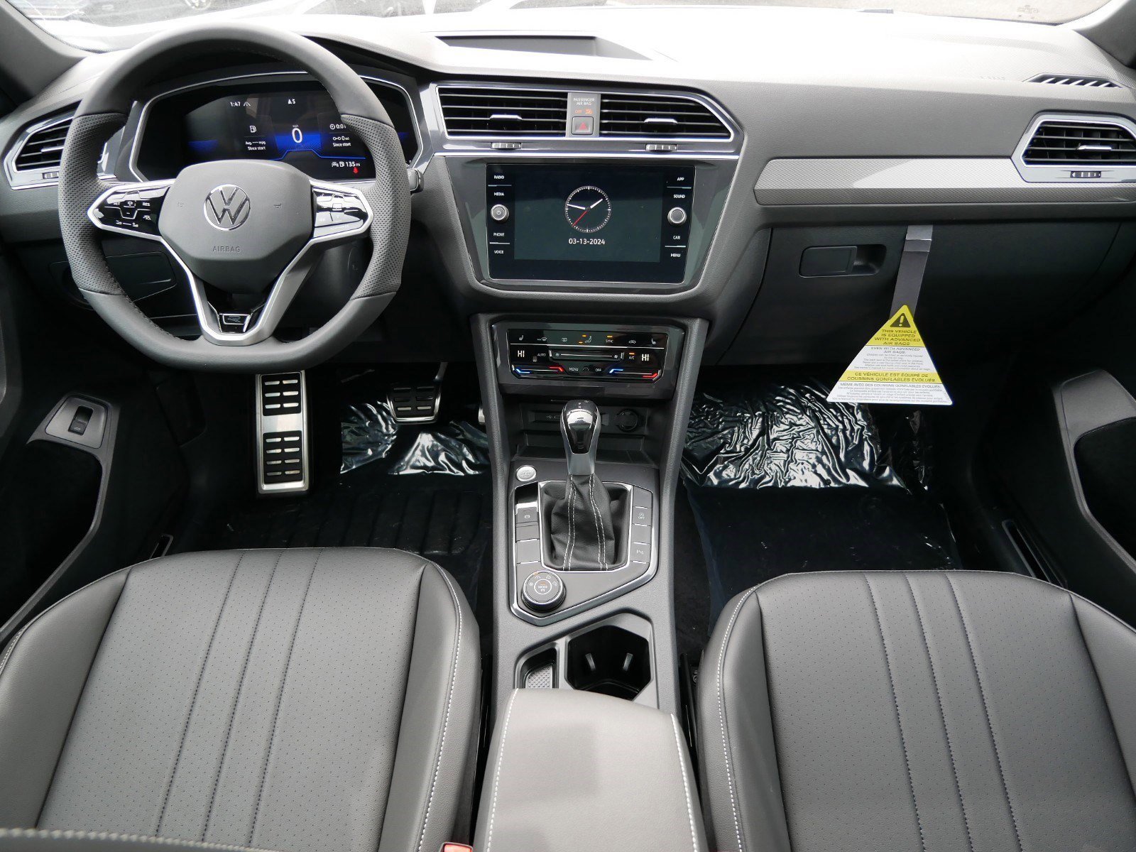 2024 Volkswagen Tiguan SE R-Line photo 3