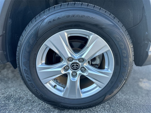 2021 Toyota RAV4 XLE photo 10