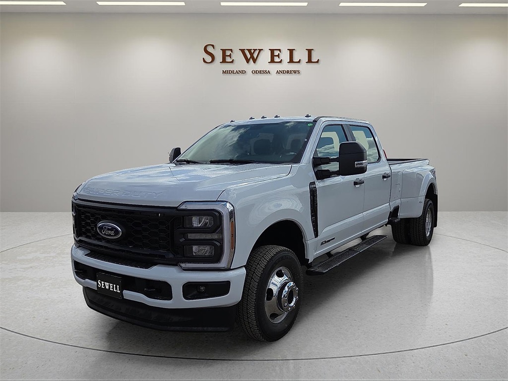 2026 Ford F-350 Super Duty XL's photo