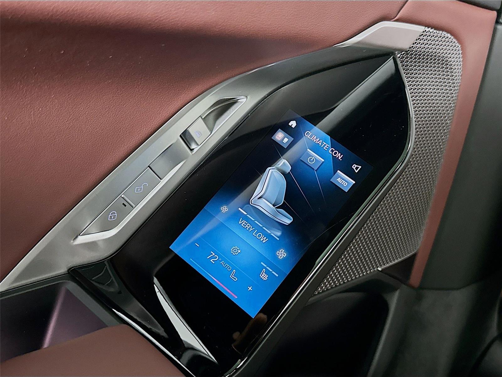 2026 Bmw 750e photo 26