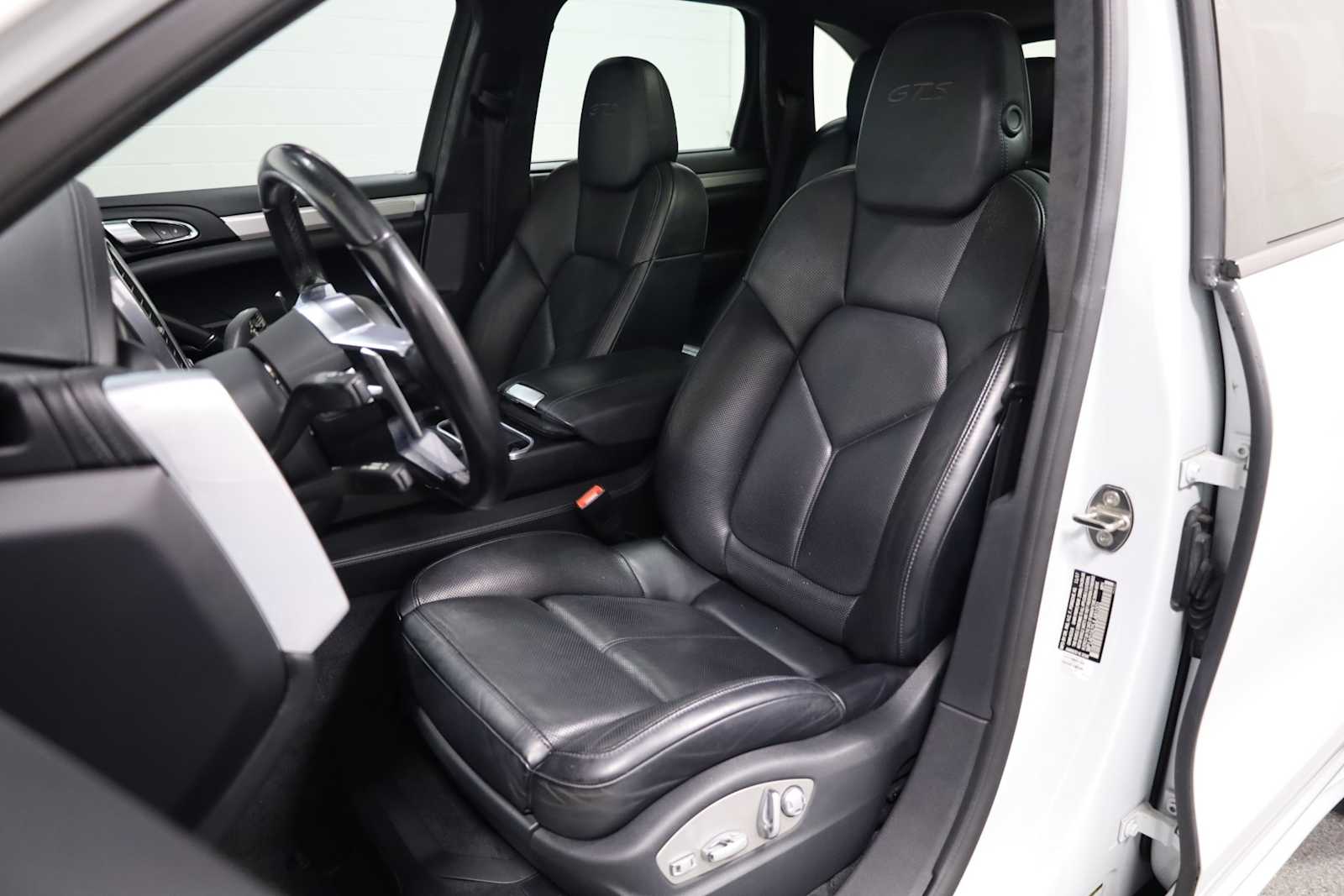 2018 Porsche Cayenne GTS photo 3