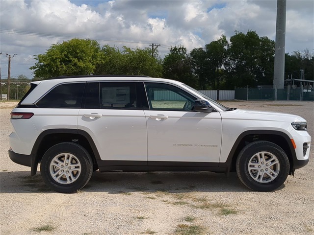 2025 Jeep Grand Cherokee Laredo photo 8