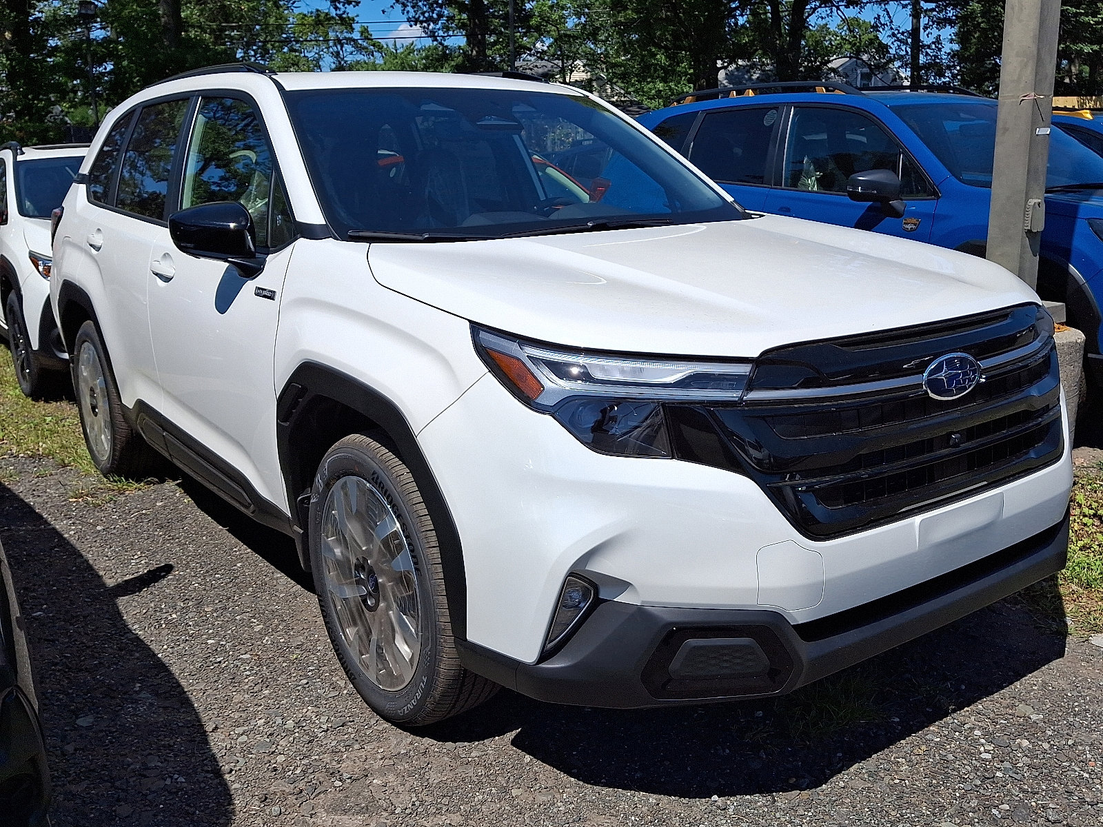 2025 Subaru Forester Touring photo 3
