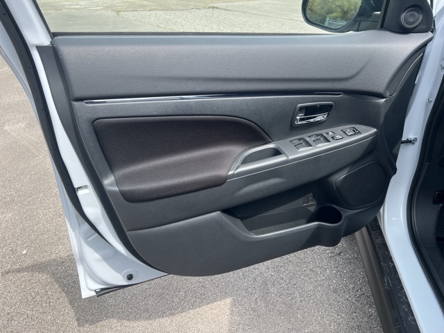 2025 Mitsubishi Outlander Sport ES photo 12