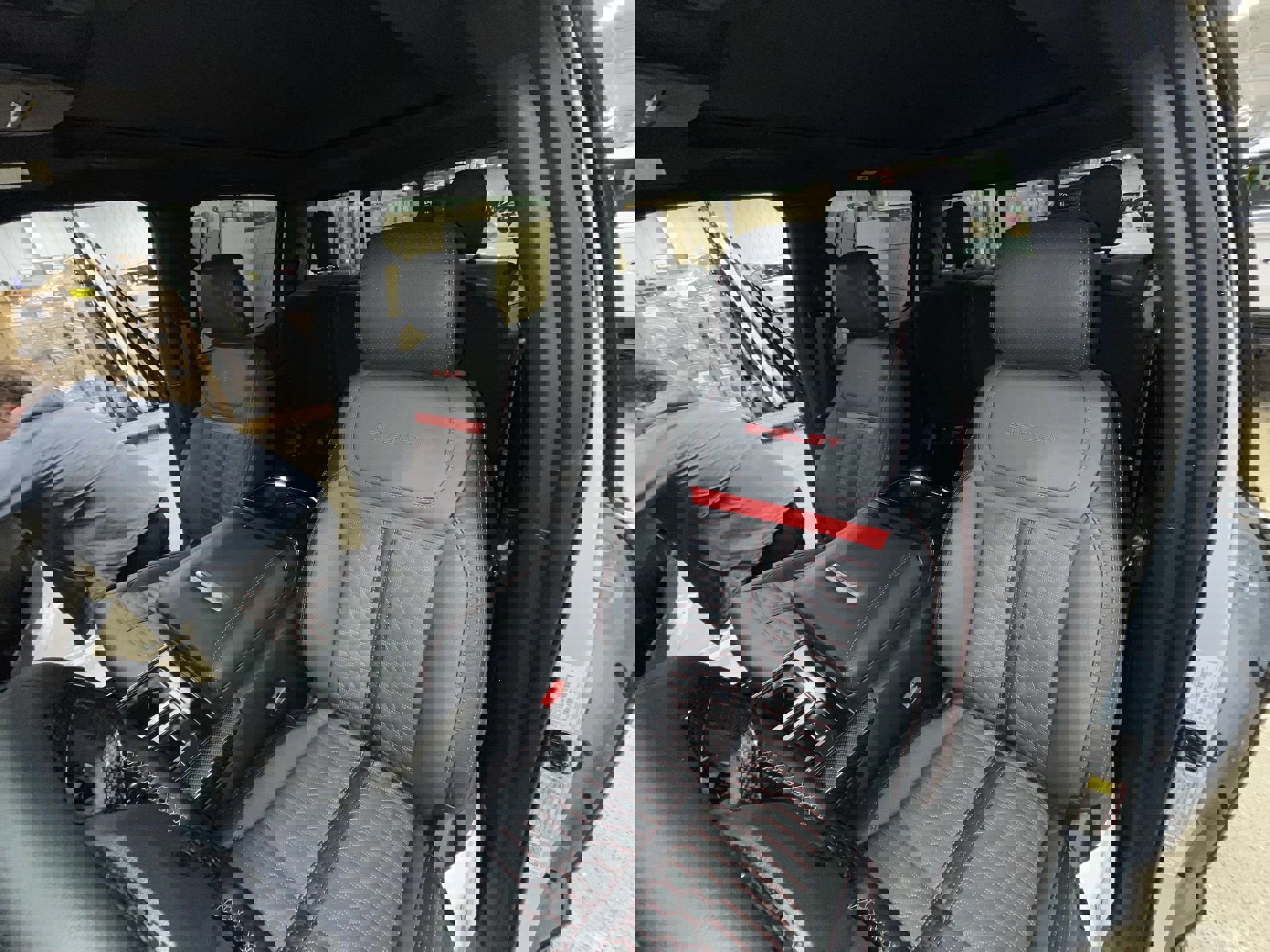 2025 Ford F-150 Lariat photo 2