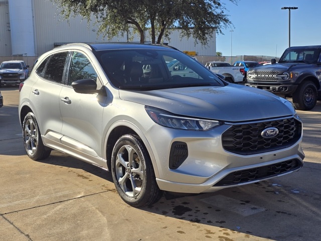 2023 Ford Escape ST-Line's photo