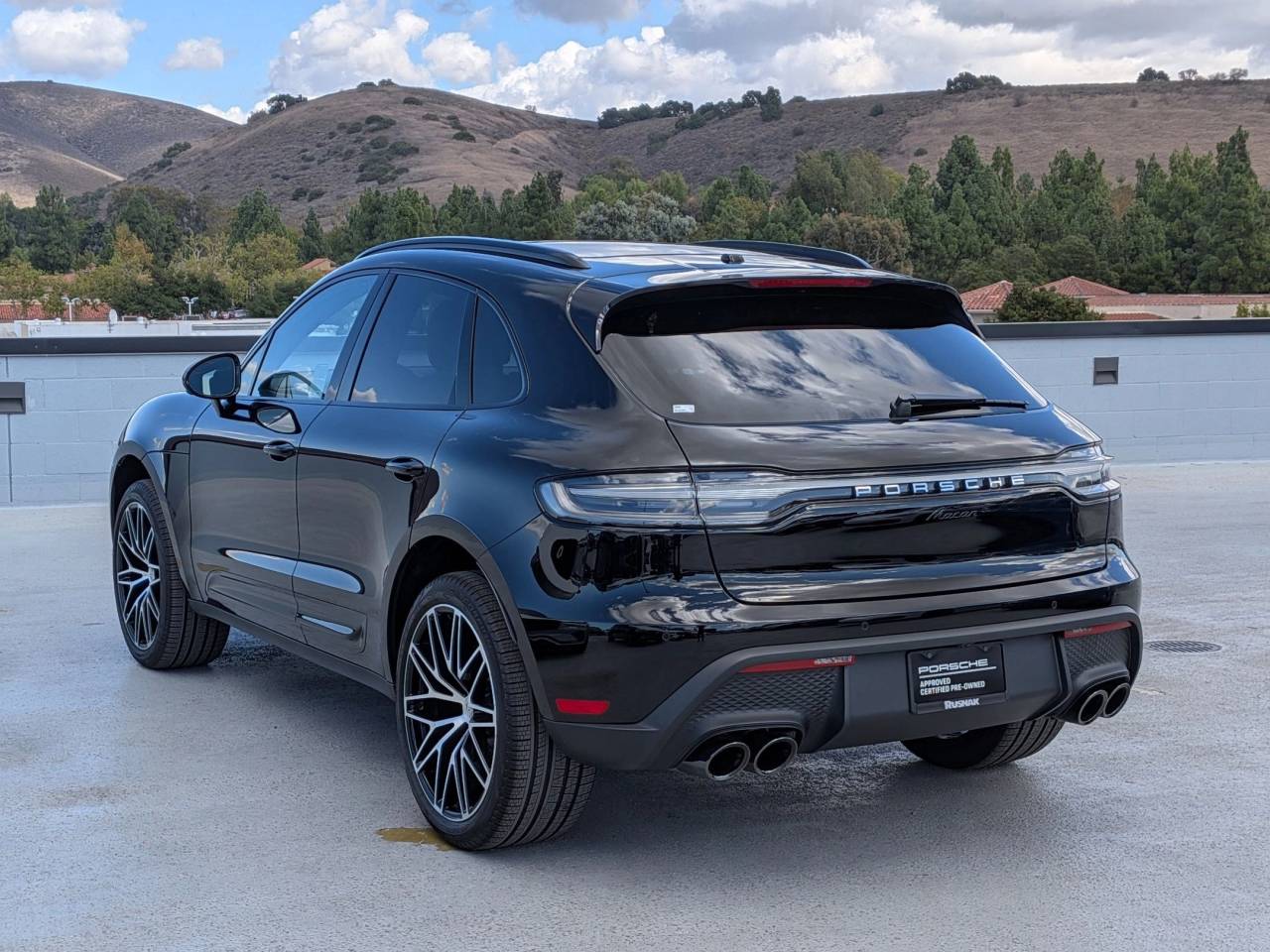 2025 Porsche Macan Base photo 3