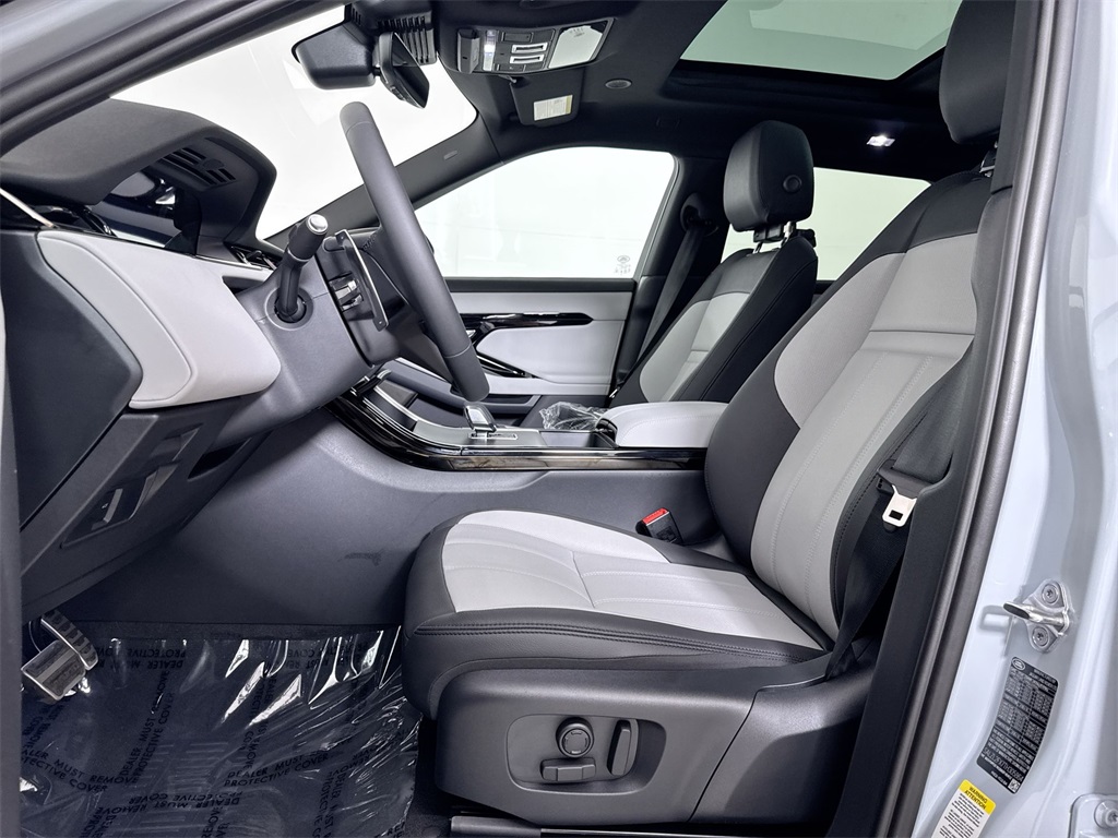 2026 Land Rover Range Rover Evoque Dynamic SE photo 11