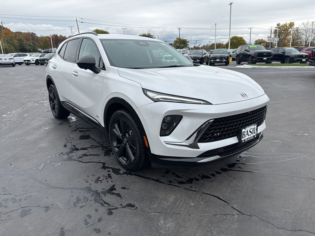 2025 Buick Envision Sport Touring photo 4