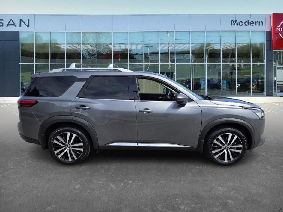 2024 Nissan Pathfinder Platinum photo 4