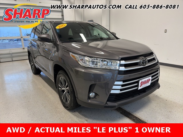 2017 Toyota Highlander LE Plus's photo