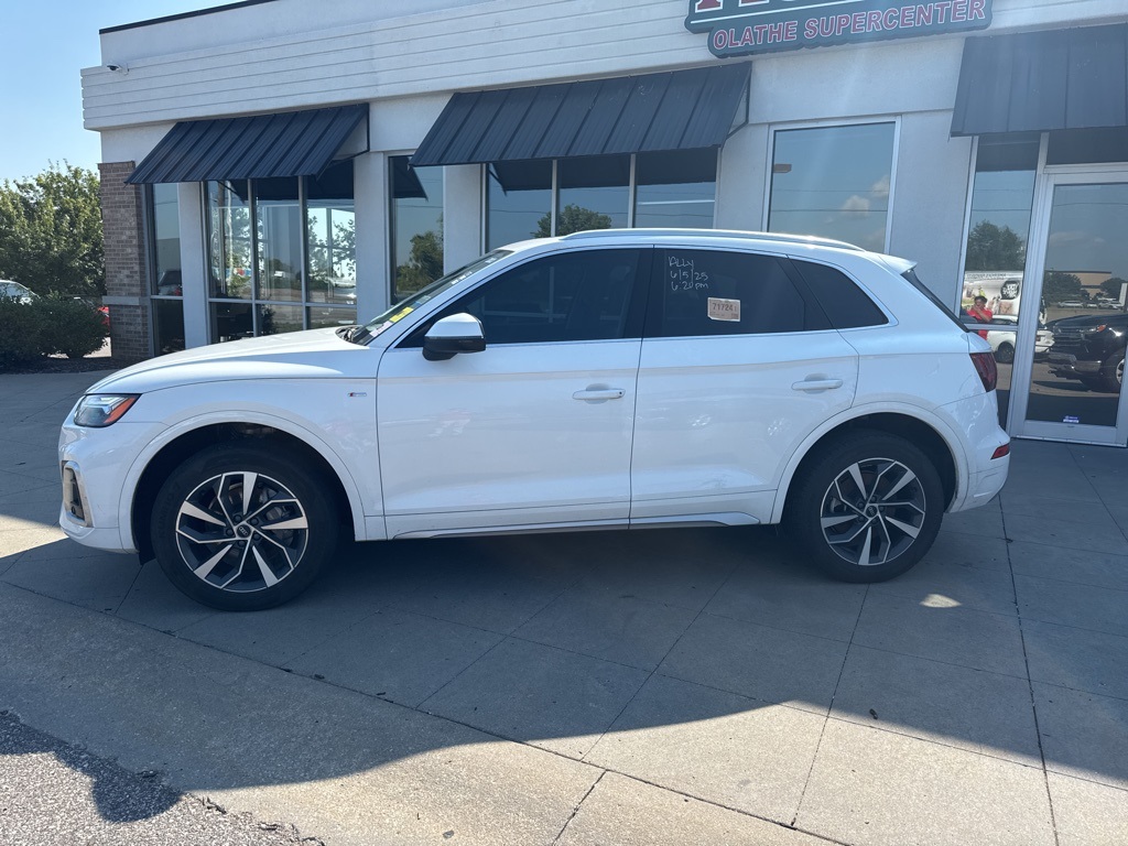2023 Audi Q5 45 S line Premium photo 2