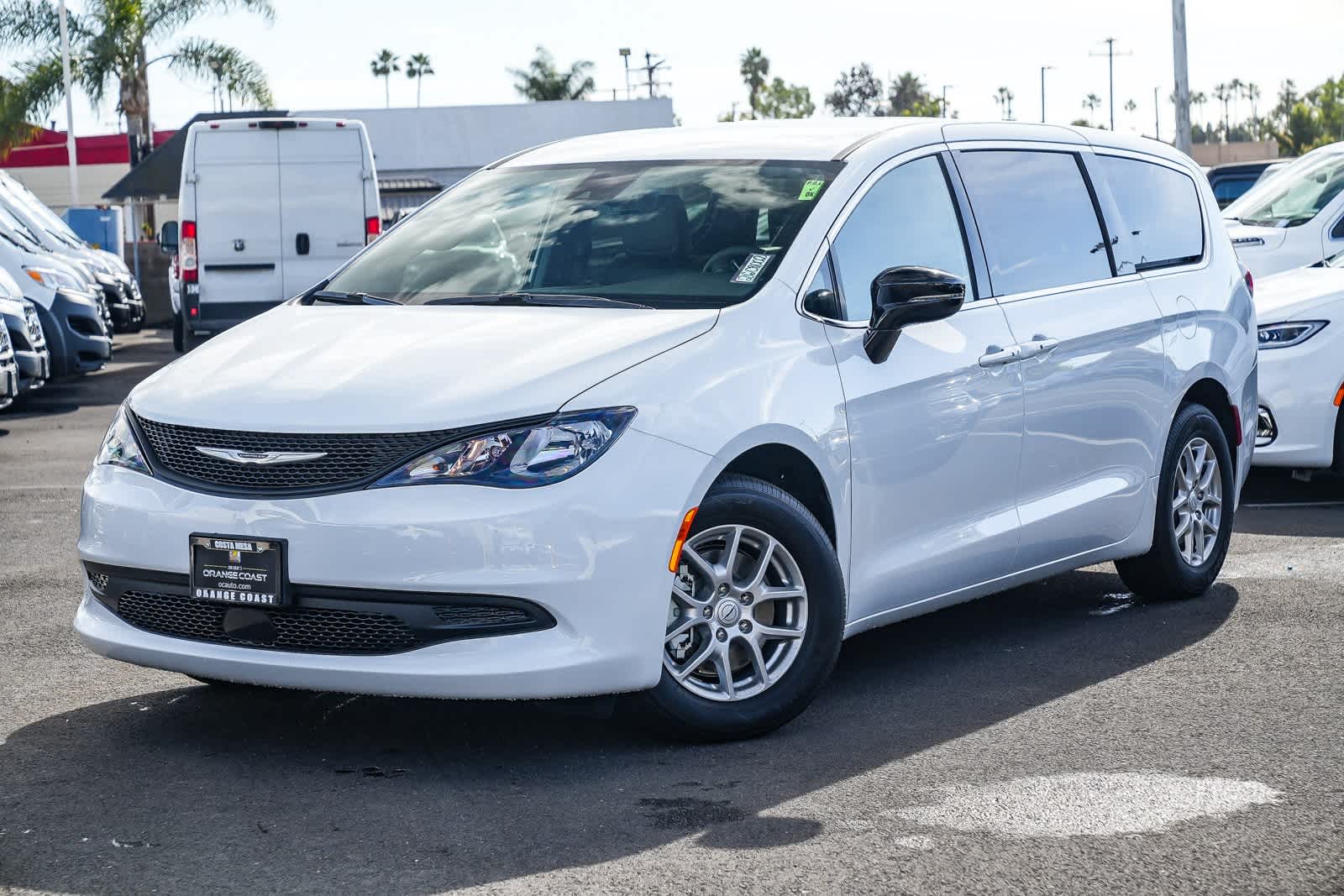 2026 Chrysler Voyager LX's photo