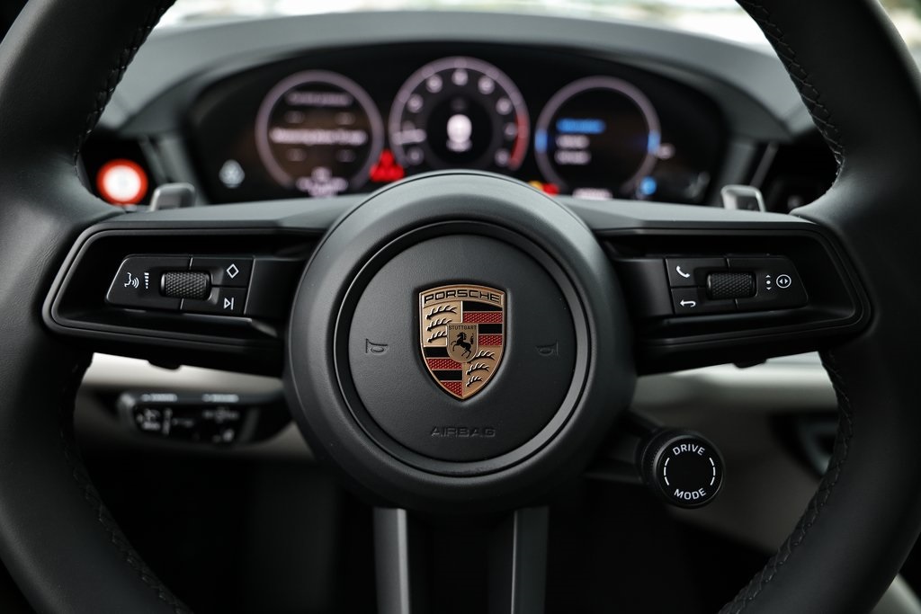 2026 Porsche Cayenne photo 35