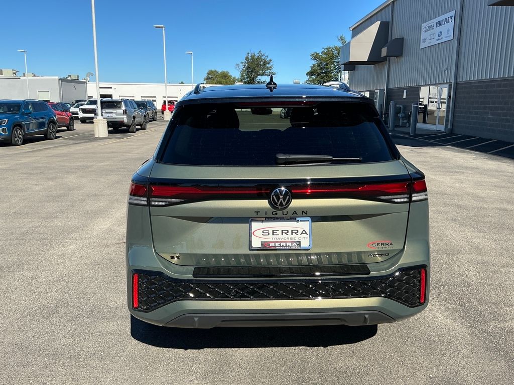 2025 Volkswagen Tiguan SE R-Line Black photo 4