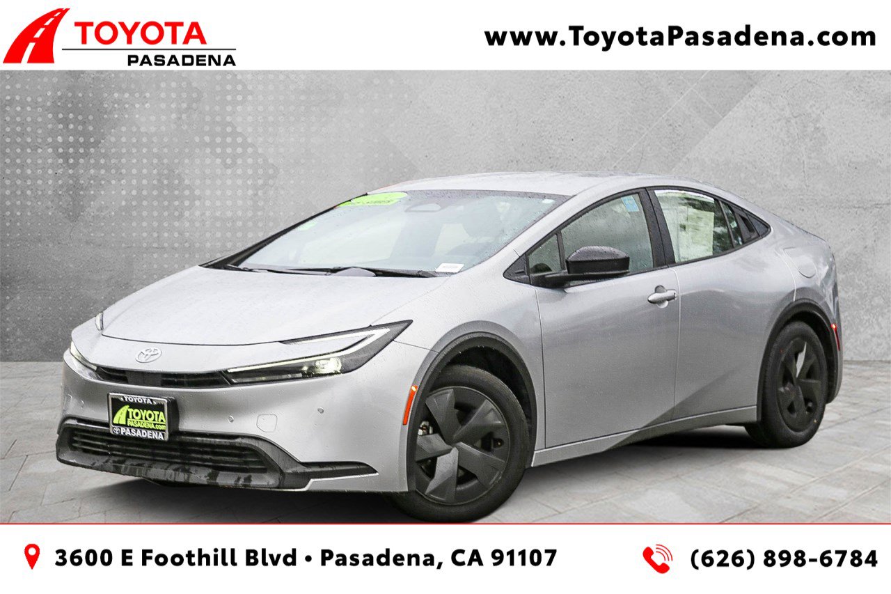 2024 Toyota Prius LE's photo