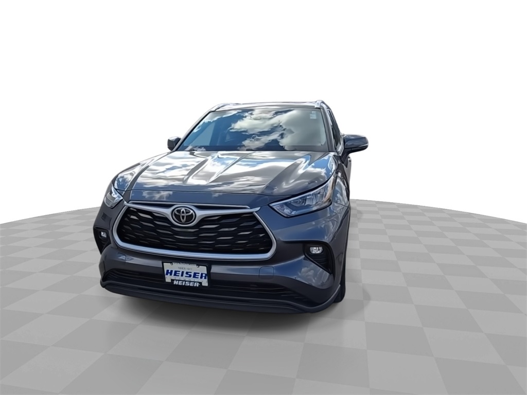 2020 Toyota Highlander XLE photo 2