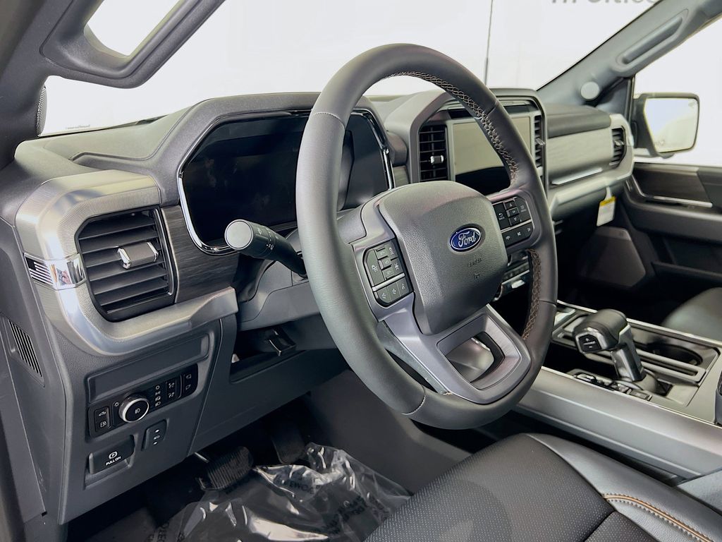 2025 Ford F-150 Lariat photo 3