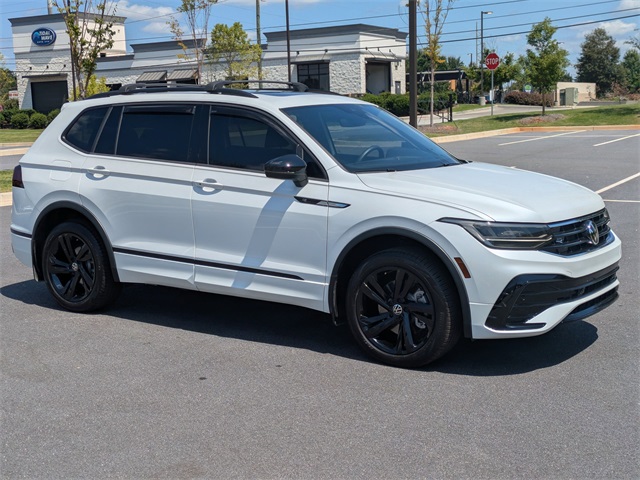 2024 Volkswagen Tiguan SE R-Line Black photo 2