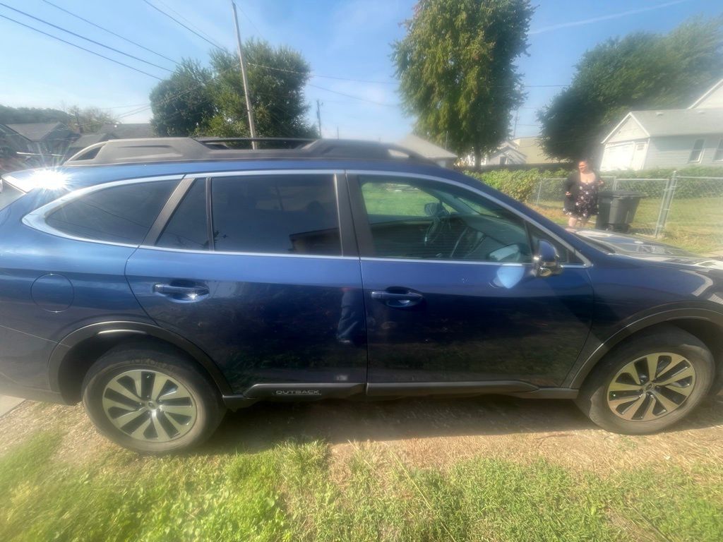 2021 Subaru Outback Premium photo 2