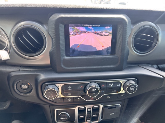 2023 Jeep Gladiator Willys photo 12