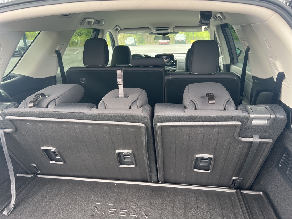 2025 Nissan Pathfinder SV photo 14