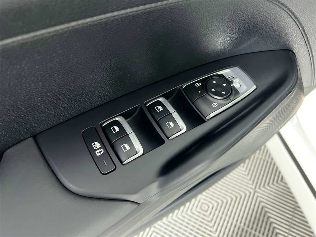 2025 Kia K5 LXS photo 13