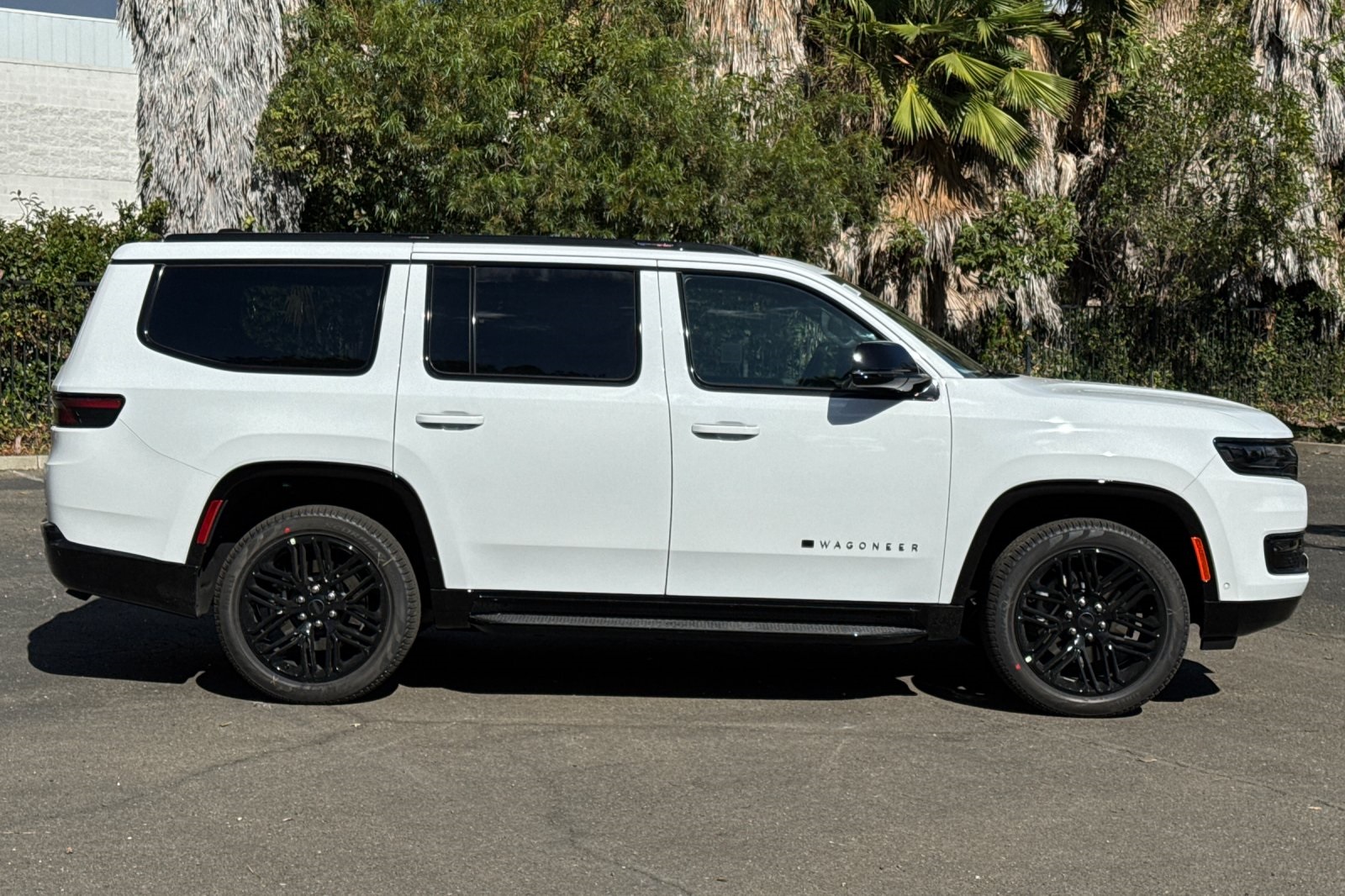 2025 Jeep Wagoneer Series II photo 2